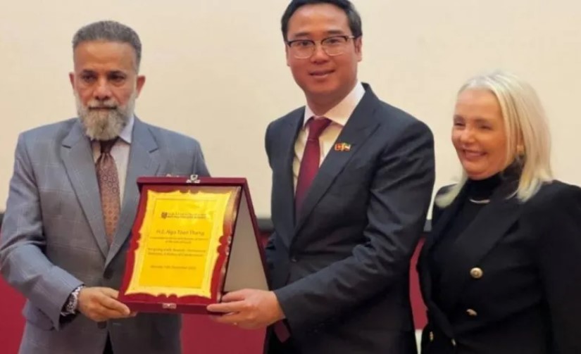«كلية بوكسهل» استضافت سفير فيتنام في الكويت