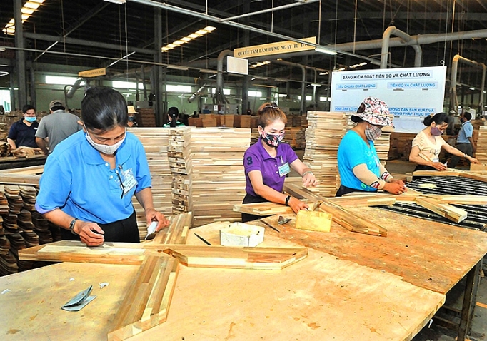 Vietnamese furniture firms strive to further join global supply chain